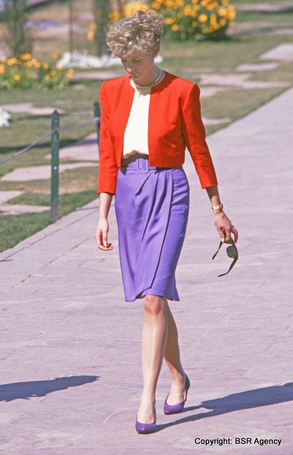 boycot Sicilië Fantasierijk Diana's Mode: een rood/paarse avondjurk - Modekoningin Máxima