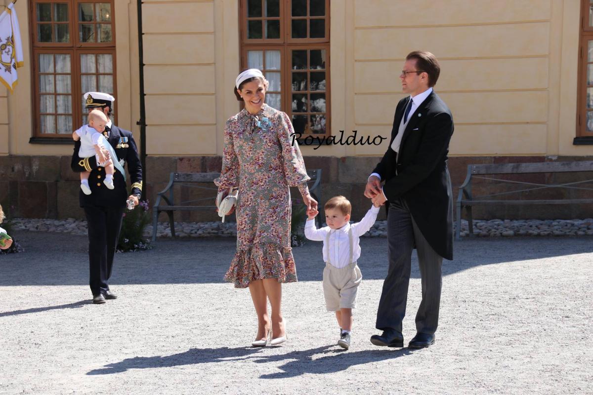 rem Oven Broers en zussen Outfits leden Koninklijke familie tijdens doop Prinses Adrienne -  Modekoningin Máxima