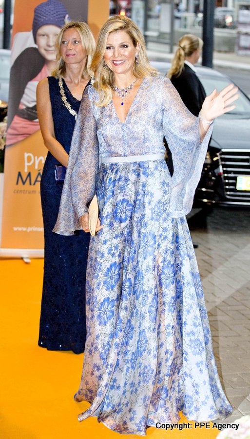 Honderd jaar tevredenheid onbetaald Zien: Máxima's lichtblauwe kleding - Modekoningin Máxima