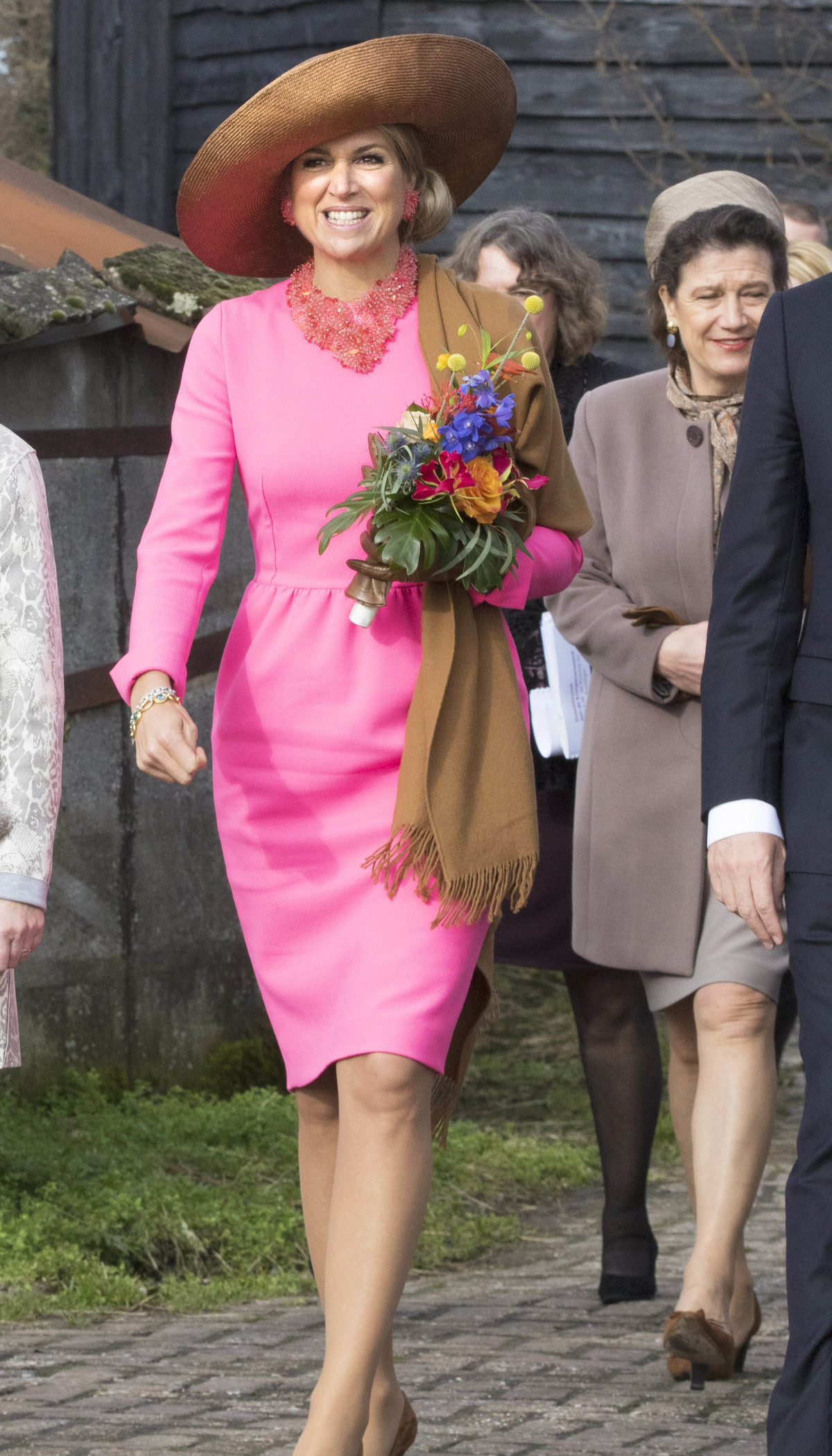 Fuchsia Jurk Met Manchetten Modekoningin M xima fuchsia-jurk-met-manchetten-modekoningin-m-xima