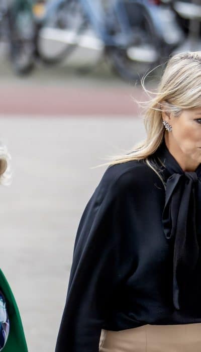 Zwarte blouse met strikkraag van COS