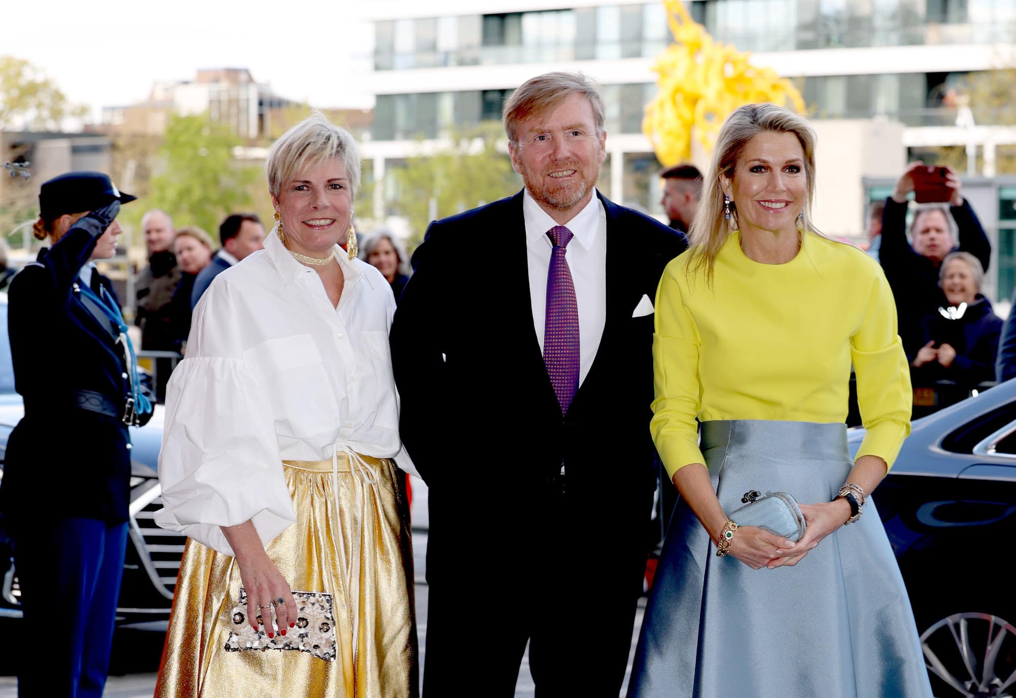 Laurentien surprises us with a trendy blouse