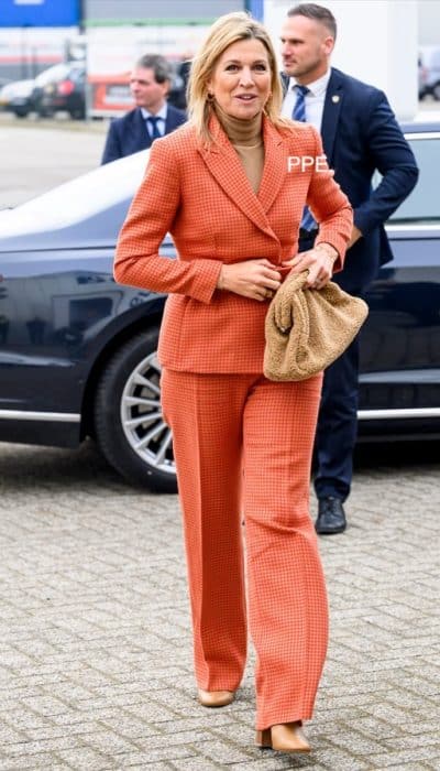 Oranje broekpak met ceintuur