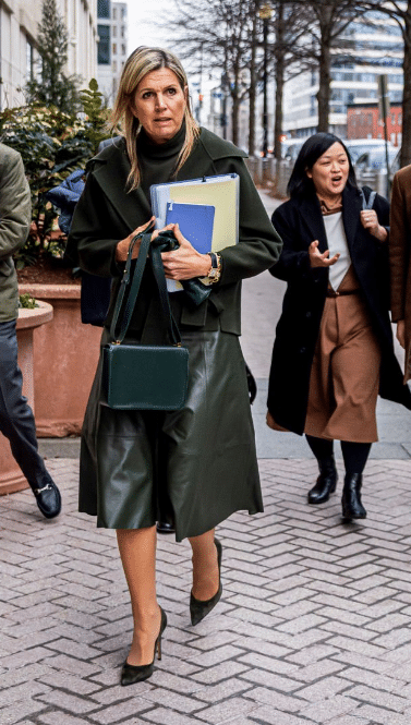 Jasje van wol, rok van lamsleer