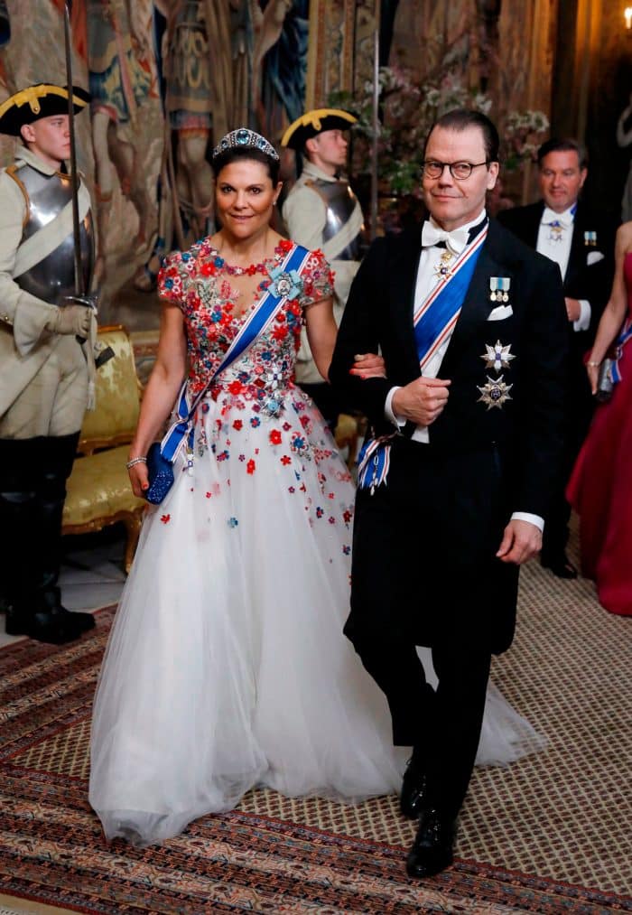 Victoria aqamarijnen kokoshnik tiara Frida Jonsven galajurk