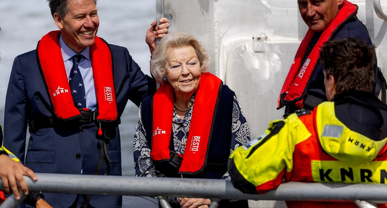 Prinses Beatrix geniet van een ochtend op zee - Modekoningin Máxima
