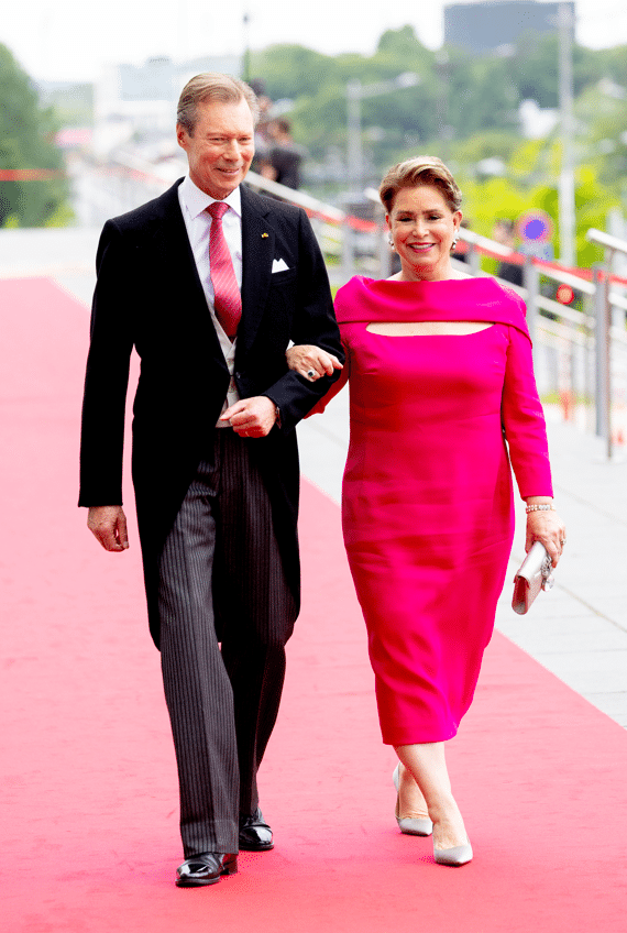 Groothertogin Maria Teresa in een felroze jurk.