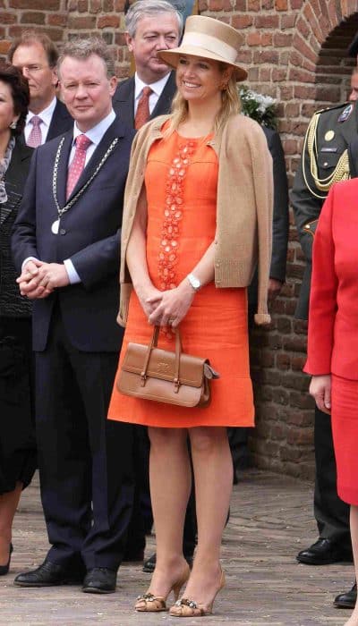 Oranje jurk met steentjes