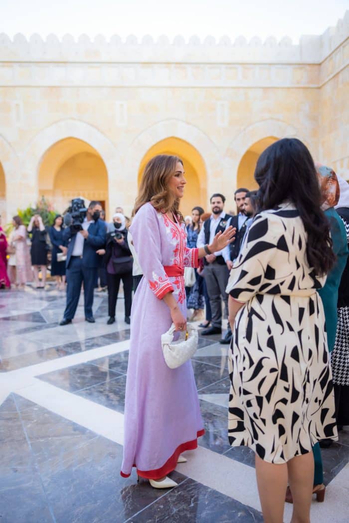 Koningin Rania ifthar lila dress