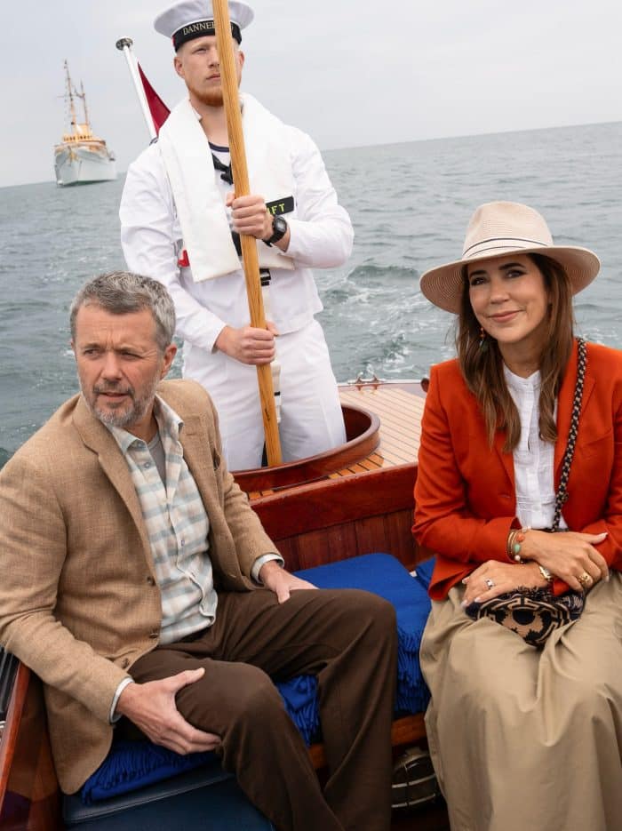 Frederik en Mary bezoeken het eiland Læsø met de Dannebrog 