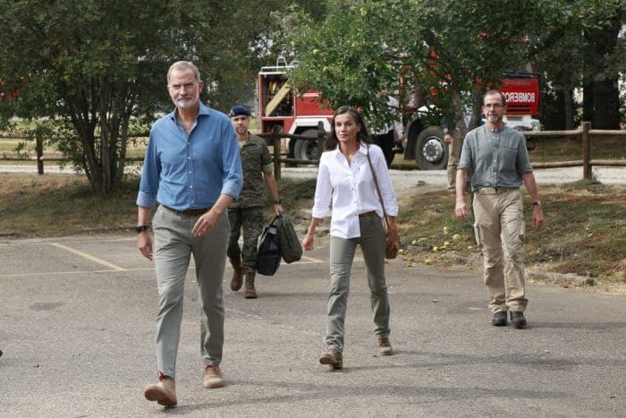 Felipe en Letizia bezoeken locaties bosbranden
