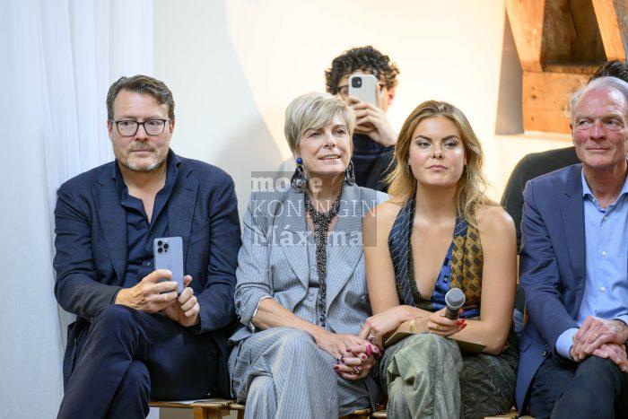 Prins Constantijn en prinses Laurentien met Eloise van Oranje bij modeshow My Lima Lima