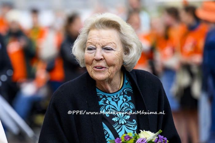 Prinses Beatrix op Paleis Soestdijk voor het Spierfonds