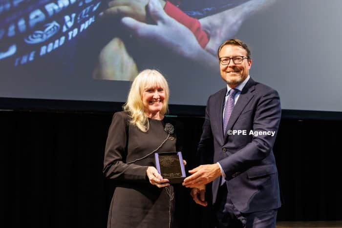 Prince Constantijn presenting the awards to the winners of the World Press Photo ADEL ROYALS MONACHY KONIGLICH ROYAUX ROYALTY QUEEN PRINCESS KING