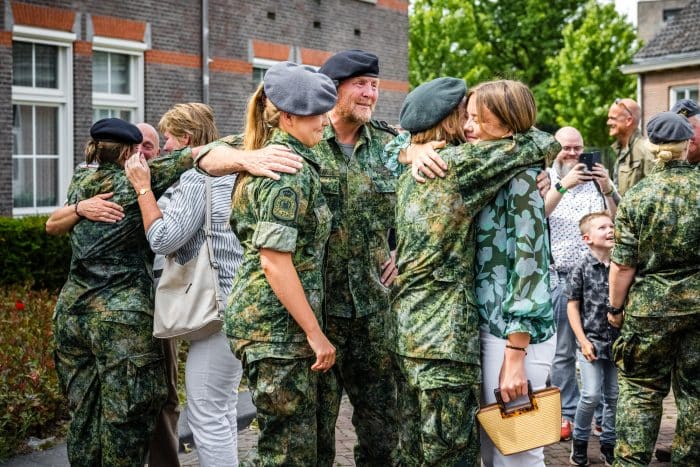 Queen Maxima receiving her beret during her military training to become a reservist ADEL MONARCHY ROYALS ROYAUX DE LA MONARCHIE D'ADEL PRINCESS KING QUEEN
