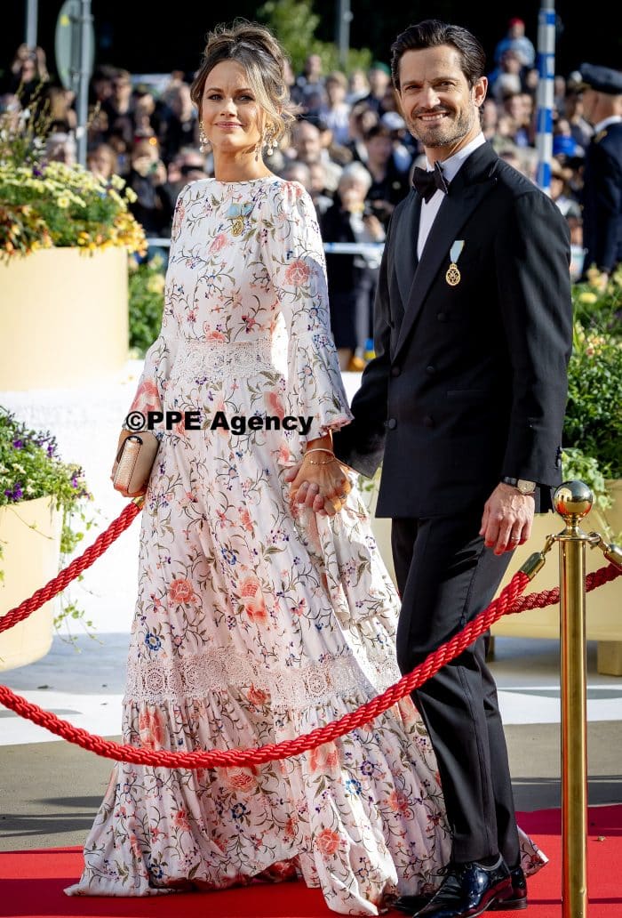Embarking Vasaorden, Skeppsbron on the occasion of the celebration of the King and Queens Golden wedding. ADEL ROYALS MONACHY KONIGLICH ROYAUX ROYALTY QUEEN PRINCESS KING
