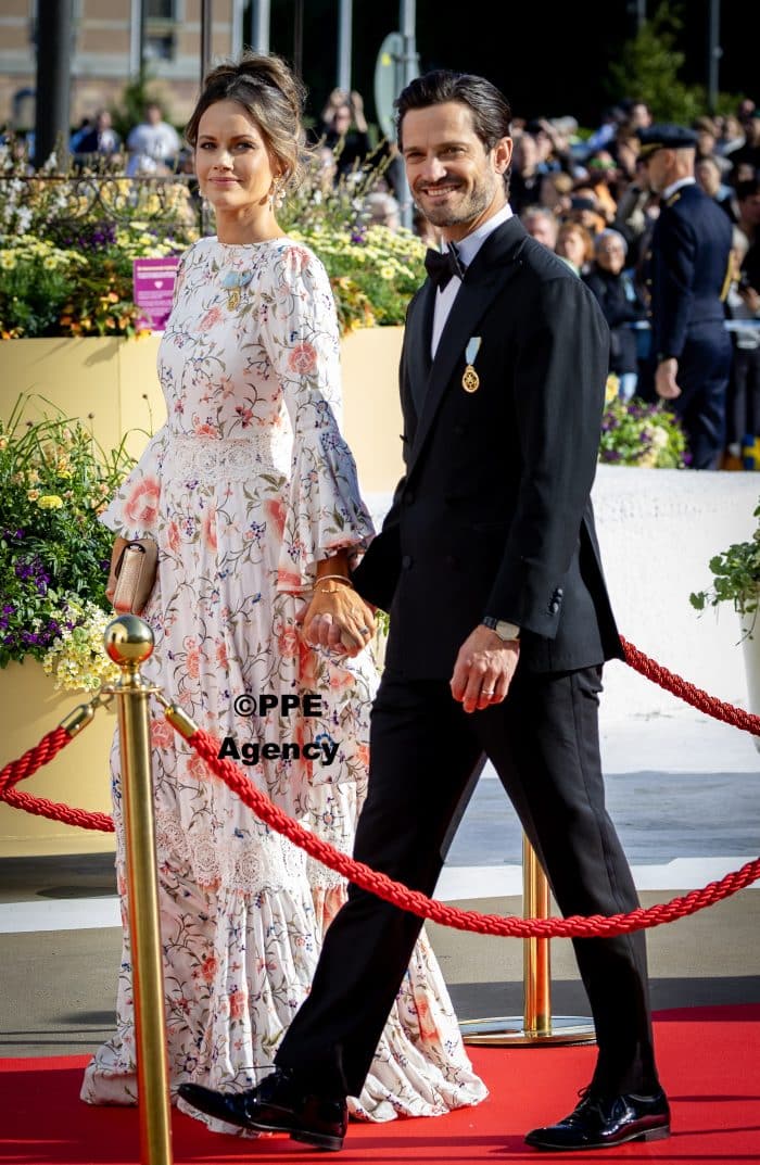 Embarking Vasaorden, Skeppsbron on the occasion of the celebration of the King and Queens Golden wedding. ADEL ROYALS MONACHY KONIGLICH ROYAUX ROYALTY QUEEN PRINCESS KING