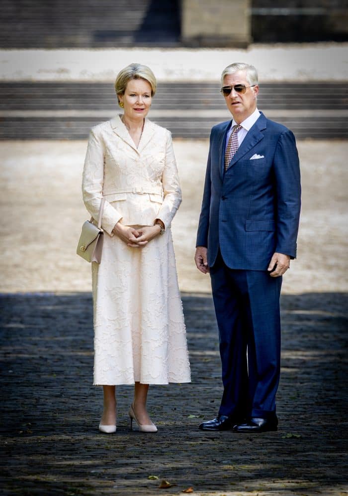 King Philippe Filip and Queen Mathilde with Japanese Emperor Naruhito and Empress Masako pose for the media ADEL ROYALS MONACHY KONIGLICH ROYAUX ROYALTY QUEEN PRINCESS KING