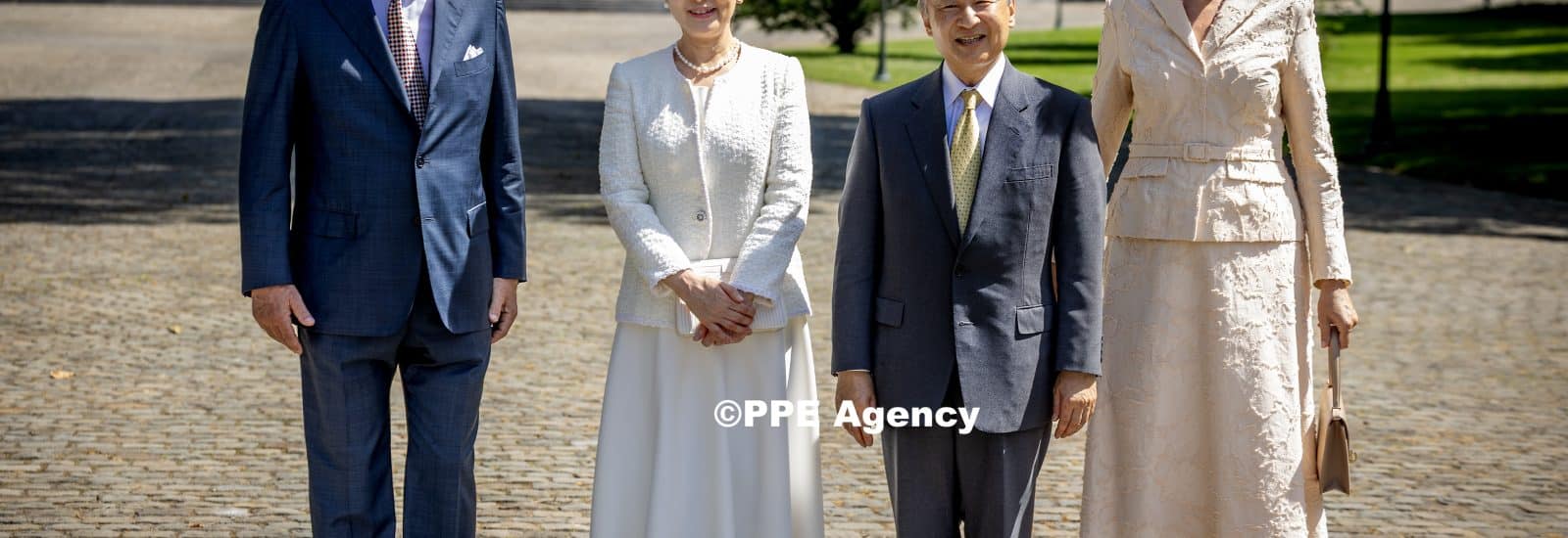 King Philippe Filip and Queen Mathilde with Japanese Emperor Naruhito and Empress Masako pose for the media ADEL ROYALS MONACHY KONIGLICH ROYAUX ROYALTY QUEEN PRINCESS KING
