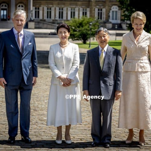 King Philippe Filip and Queen Mathilde with Japanese Emperor Naruhito and Empress Masako pose for the media ADEL ROYALS MONACHY KONIGLICH ROYAUX ROYALTY QUEEN PRINCESS KING