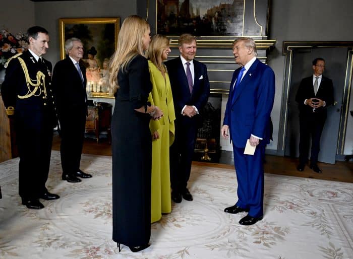 Princess Amalia and Queen Maxima and King Willem-Alexander pose before dinner with the heads of state . ADEL ROYALS MONACHY KONIGLICH ROYAUX ROYALTY QUEEN PRINCESS KING