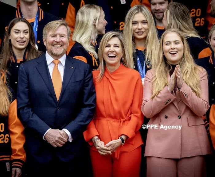 Princess Amalia, King Willem-Alexander and Queen Maxima with the Dutch medal winners of the 2026 Winter Olympics, ADEL ROYALS MONACHY KONIGLICH ROYAUX ROYALTY QUEEN PRINCESS KING