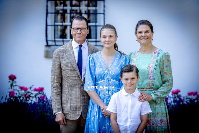 Prince Daniel and Princess Victoria and Prince Oscar and Princess Estelle and Queen Silvia and King Carl Gustaf . ADEL ROYALS MONACHY KONIGLICH ROYAUX ROYALTY QUEEN PRINCESS KING
