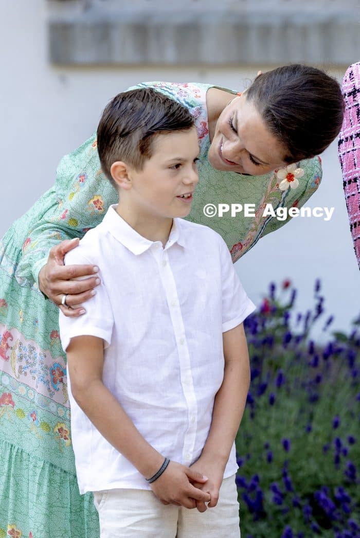 Prince Daniel and Princess Victoria and Prince Oscar and Princess Estelle and Queen Silvia and King Carl Gustaf . ADEL ROYALS MONACHY KONIGLICH ROYAUX ROYALTY QUEEN PRINCESS KING