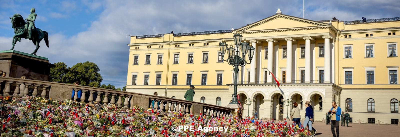 Royal Palace in Oslo on the day of the state funeral of late King Harald V of NorwayADEL ROYALS MONACHY KONIGLICH ROYAUX ROYALTY QUEEN PRINCESS KING PRINCE © RHC by Nieboer/PPE.ADEL ROYALS MONACHY KONIGLICH ROYAUX ROYALTY QUEEN PRINCESS KING