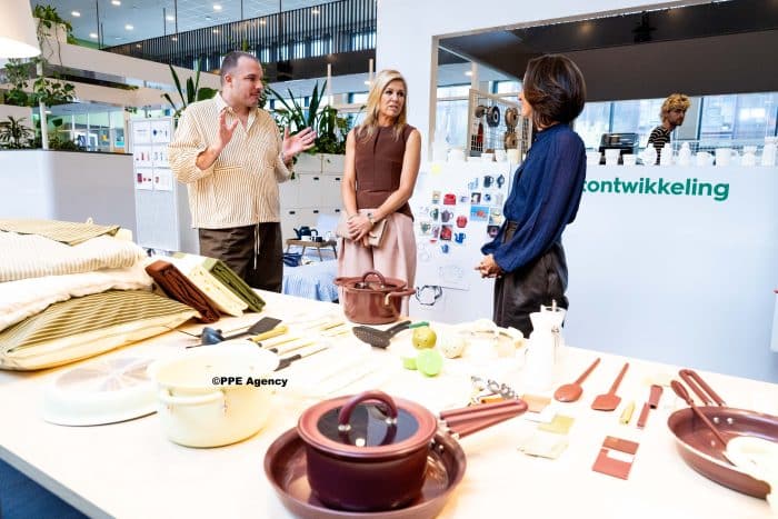 Queen Maxima visited the HEMA, Hollandsche Eenheidsprijzen Maatschappij Amsterdam ADEL ROYALS MONACHY KONIGLICH ROYAUX ROYALTY QUEEN PRINCESS KING PRINCE © RHC by Nieboer/PPE.ADEL ROYALS MONACHY KONIGLICH ROYAUX ROYALTY QUEEN PRINCESS KING