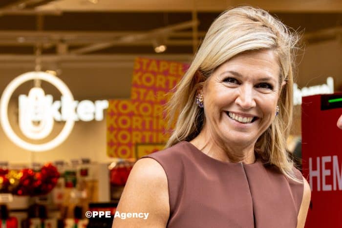 Queen Maxima visited the HEMA, Hollandsche Eenheidsprijzen Maatschappij Amsterdam ADEL ROYALS MONACHY KONIGLICH ROYAUX ROYALTY QUEEN PRINCESS KING PRINCE © RHC by Nieboer/PPE.ADEL ROYALS MONACHY KONIGLICH ROYAUX ROYALTY QUEEN PRINCESS KING