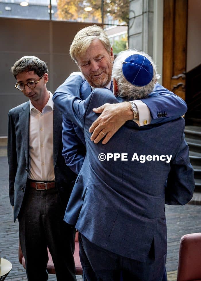 King Willem-Alexander visited the Liberal Jewish Congregation (LJG) Beth Jehoeda ADEL ROYALS MONACHY KONIGLICH ROYAUX ROYALTY QUEEN PRINCESS KING PRINCE © RHC by Nieboer/PPE.ADEL ROYALS MONACHY KONIGLICH ROYAUX ROYALTY QUEEN PRINCESS KING