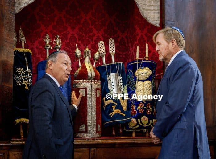 King Willem-Alexander visited the Liberal Jewish Congregation (LJG) Beth Jehoeda ADEL ROYALS MONACHY KONIGLICH ROYAUX ROYALTY QUEEN PRINCESS KING PRINCE © RHC by Nieboer/PPE.ADEL ROYALS MONACHY KONIGLICH ROYAUX ROYALTY QUEEN PRINCESS KING