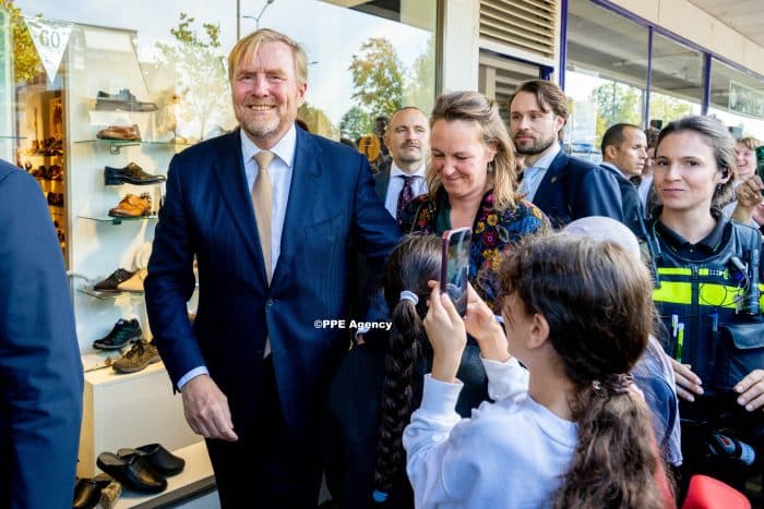 King Willem-Alexander visited the Bike House, world kitchen and the Boschveld Garden ADEL ROYALS MONACHY KONIGLICH ROYAUX ROYALTY QUEEN PRINCESS KING PRINCE